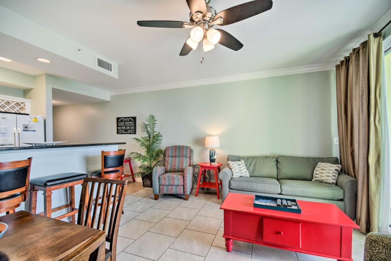 With Pool View Walk To Beach! Apartment