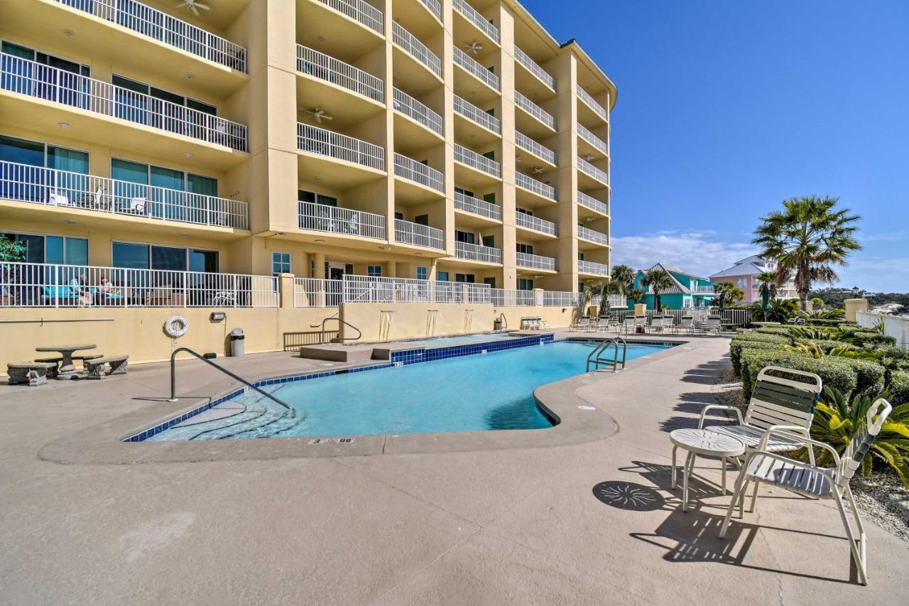 With Pool View Walk To Beach! Apartment