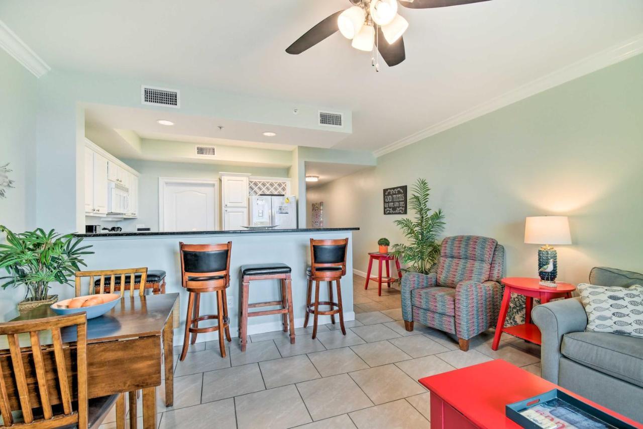 With Pool View Walk To Beach! Apartment